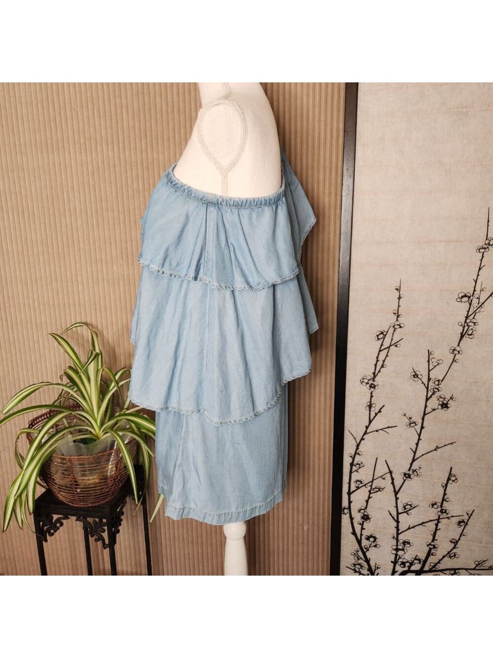 Women's Chelsea28 Blue Off Shoulder Ruffle Dress Size XS denim chambray layered - Picture 3 of 15